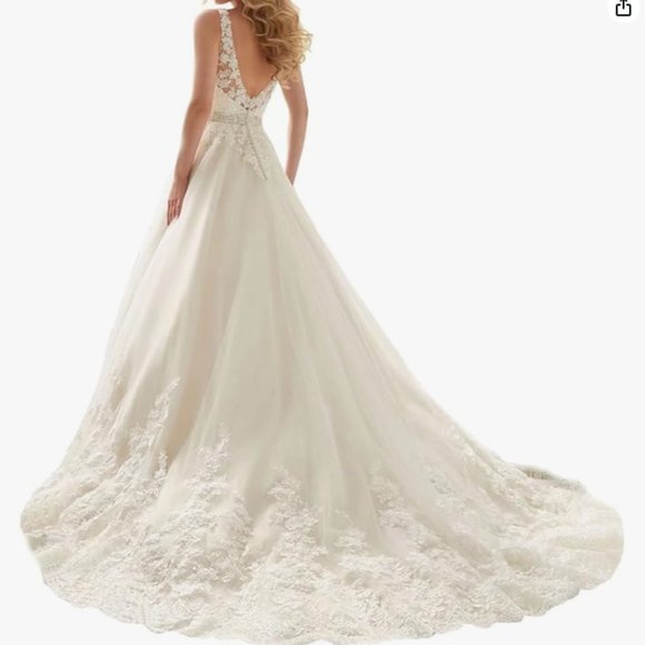 GORGEOUS WEDDING DRESS WITH LACE APPLIQUES - Picture 2 of 3